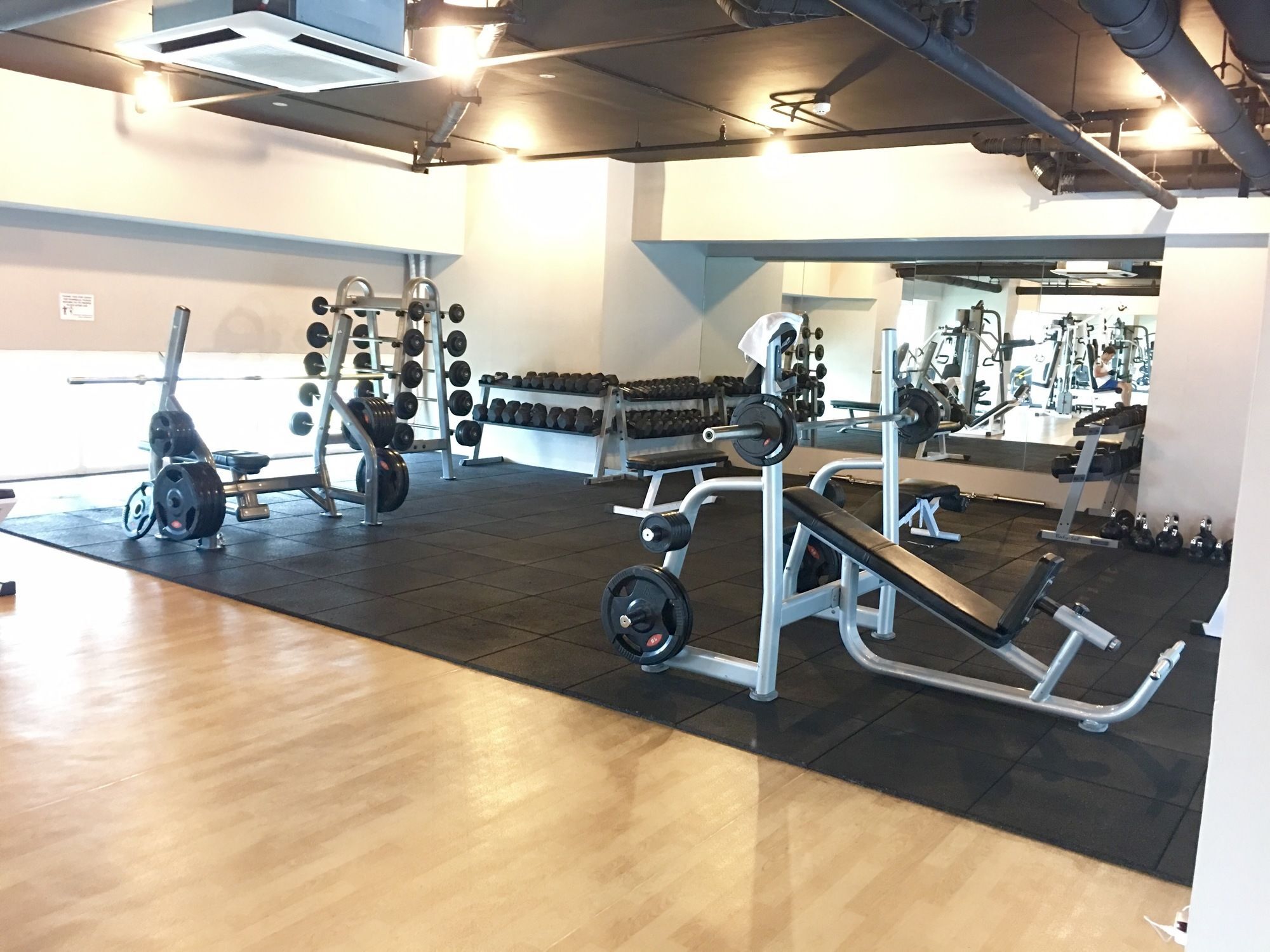 The Beacon Serviced Residences Makati City Esterno foto