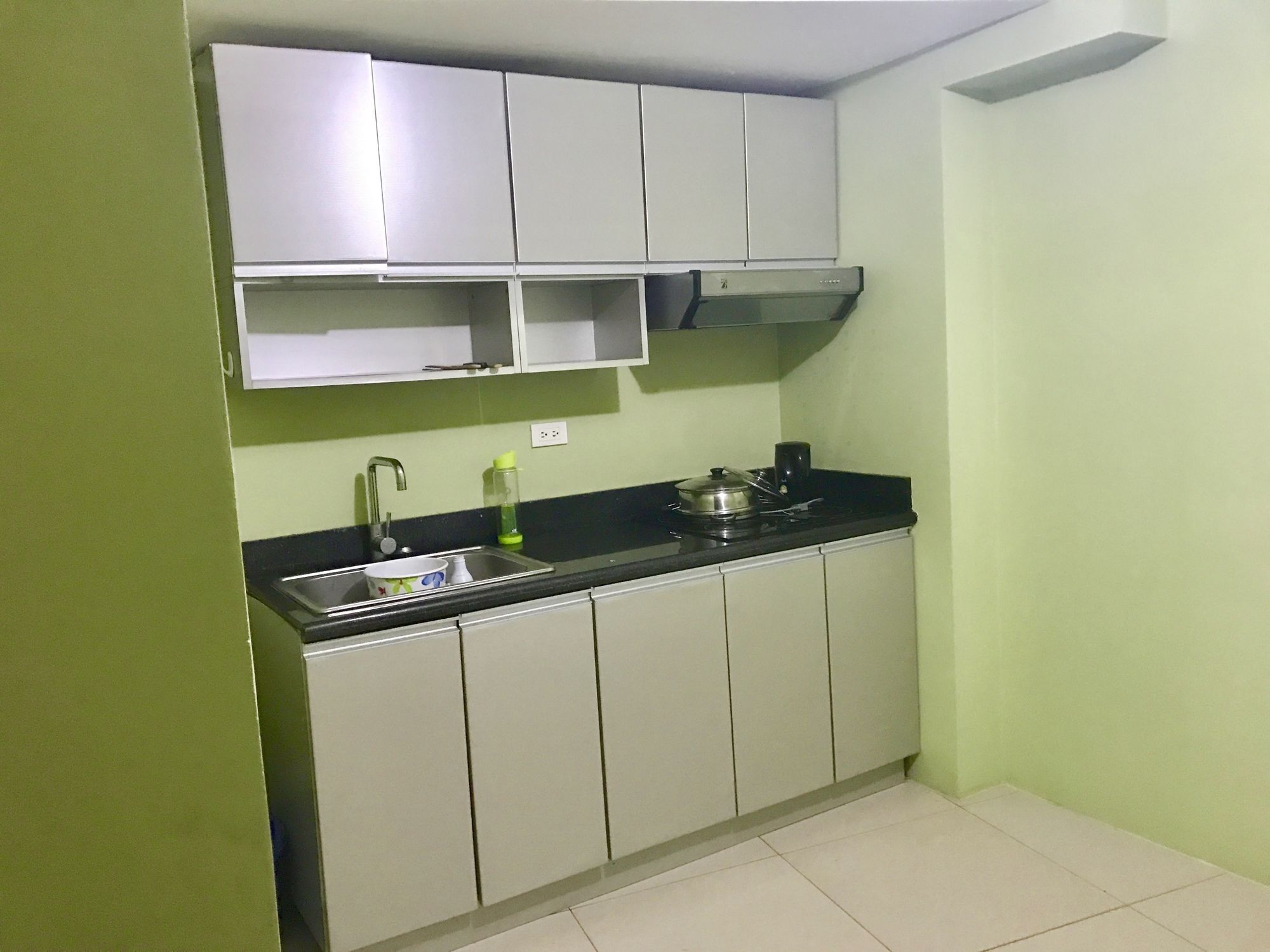 The Beacon Serviced Residences Makati City Esterno foto