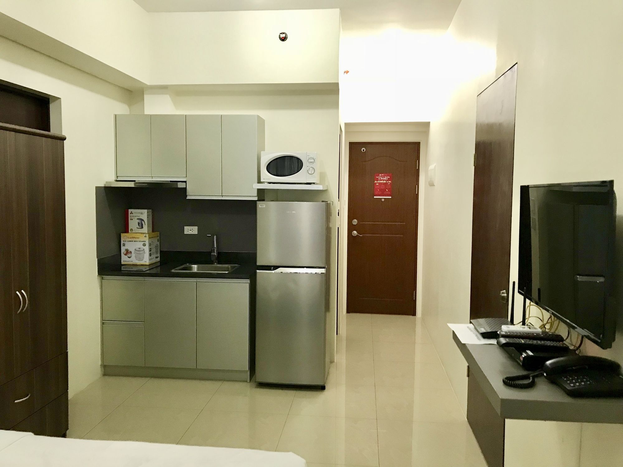 The Beacon Serviced Residences Makati City Esterno foto