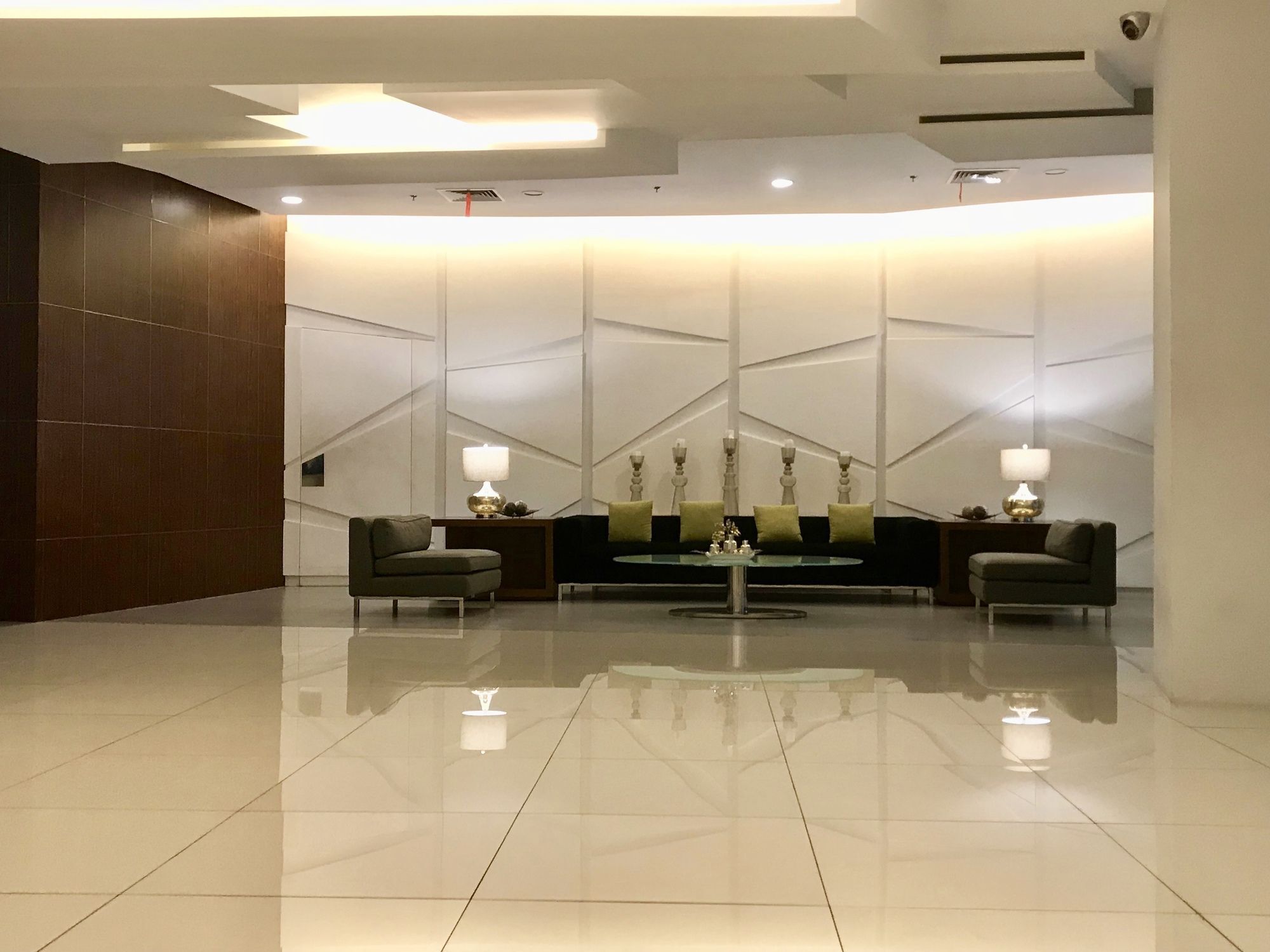 The Beacon Serviced Residences Makati City Esterno foto