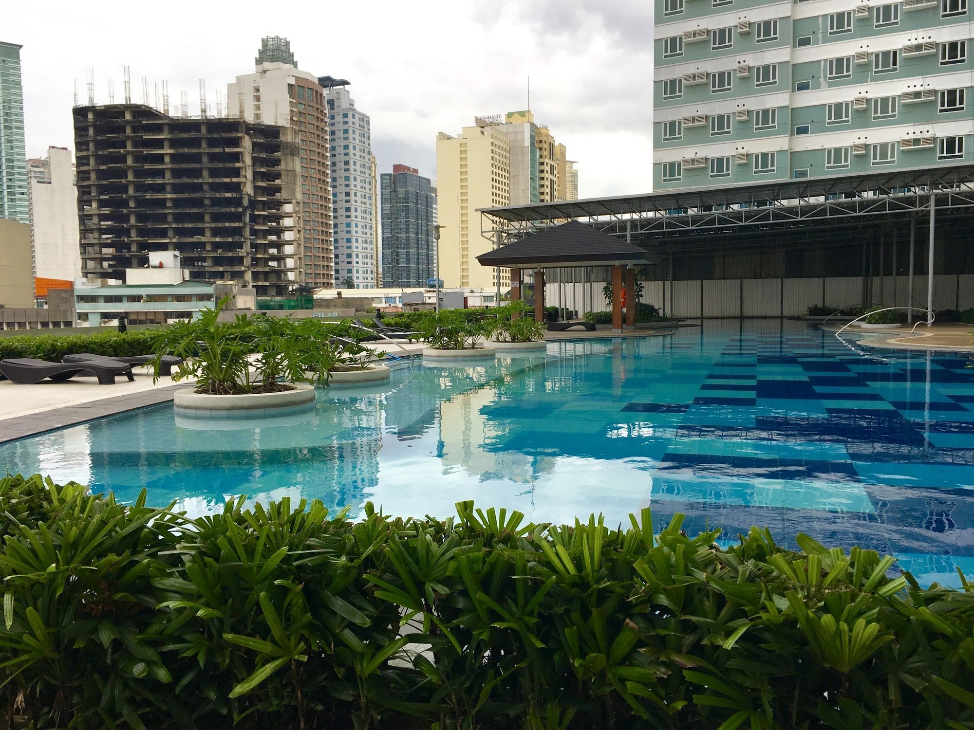 The Beacon Serviced Residences Makati City Esterno foto